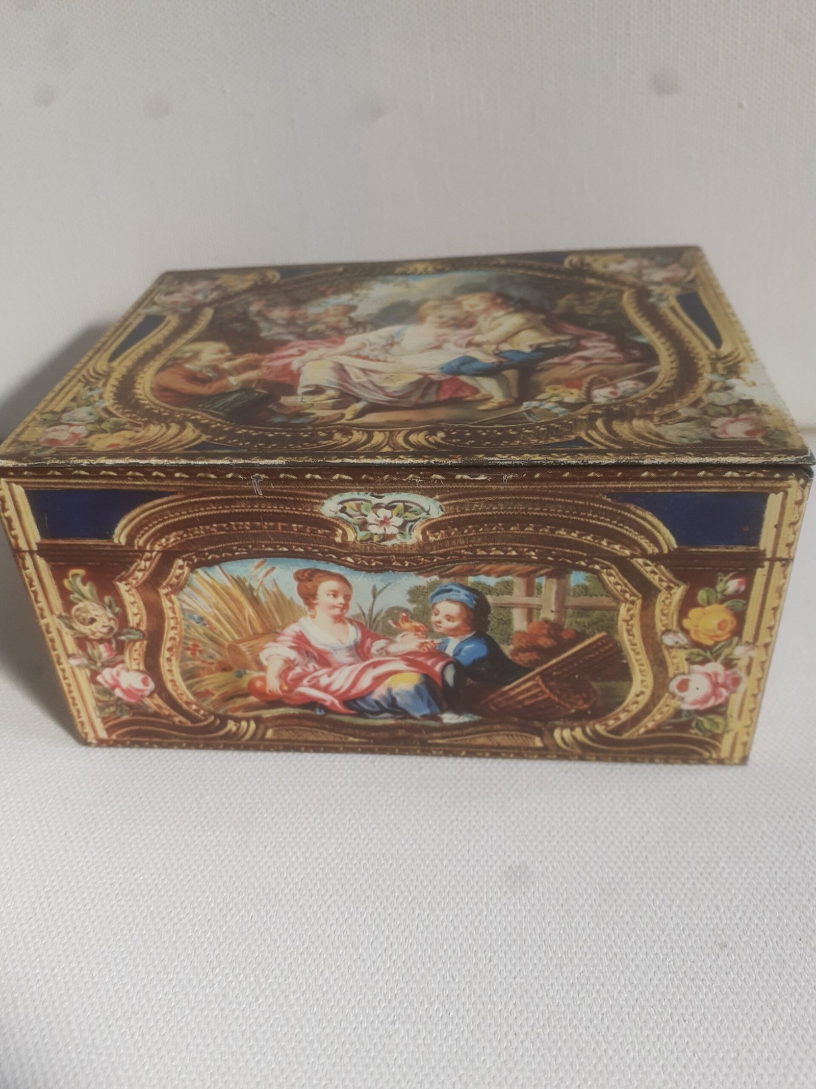 Vintage Biscuit tin